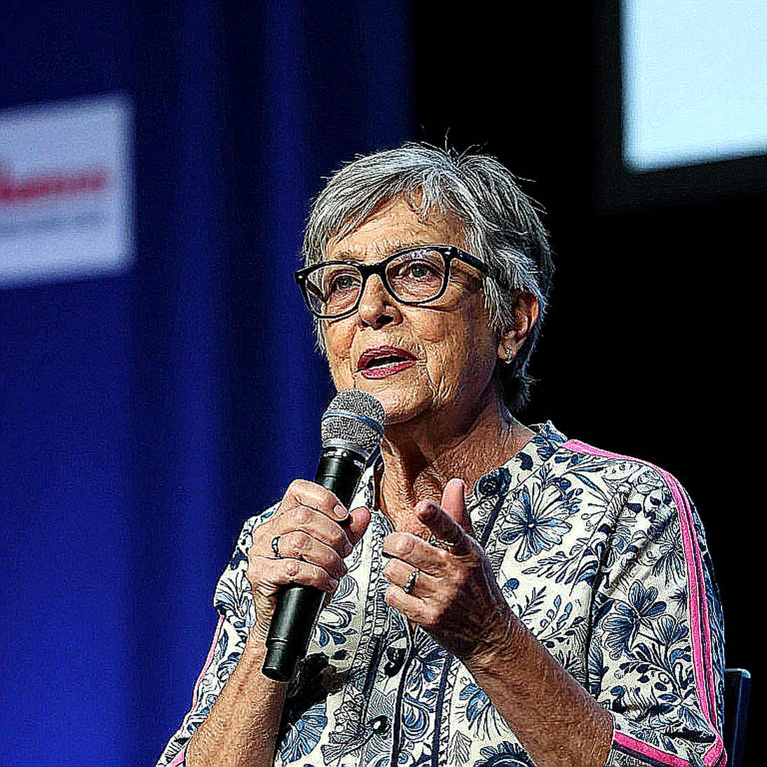 खाली पेलोड, भरी हुई रिपोर्ट: उस क्रिकेट डेटा फ़ाइल में आठ खंड थे और एक भी तथ्य नहीं